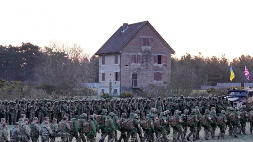 Lý do Anh có thể hủy kế hoạch đưa 10.000 quân tới Ukraine