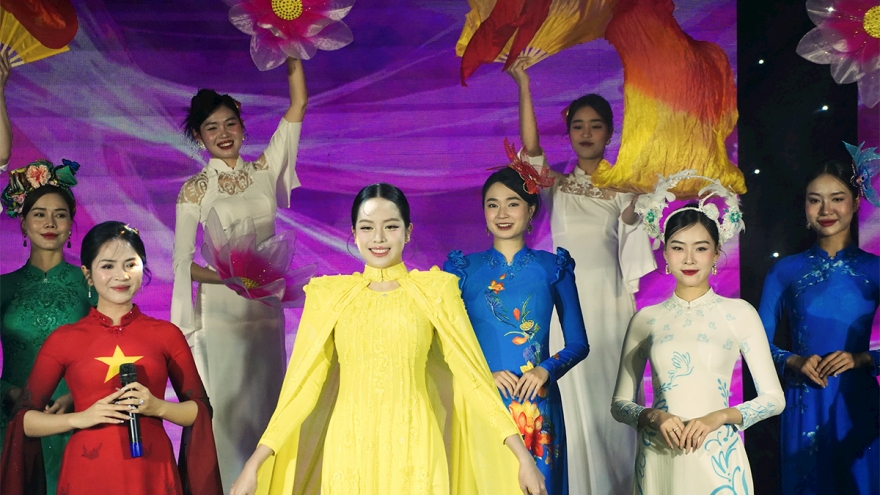 Fashion show feature Ao Dai designs across three regions