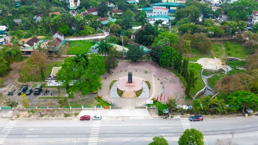 Thăm di tích Cột mốc số 0 trên tuyến đường Trường Sơn