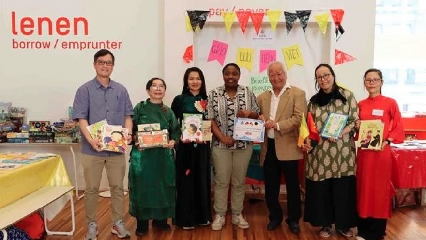 Vietnamese language honoured at Brussels-based Muntpunt library