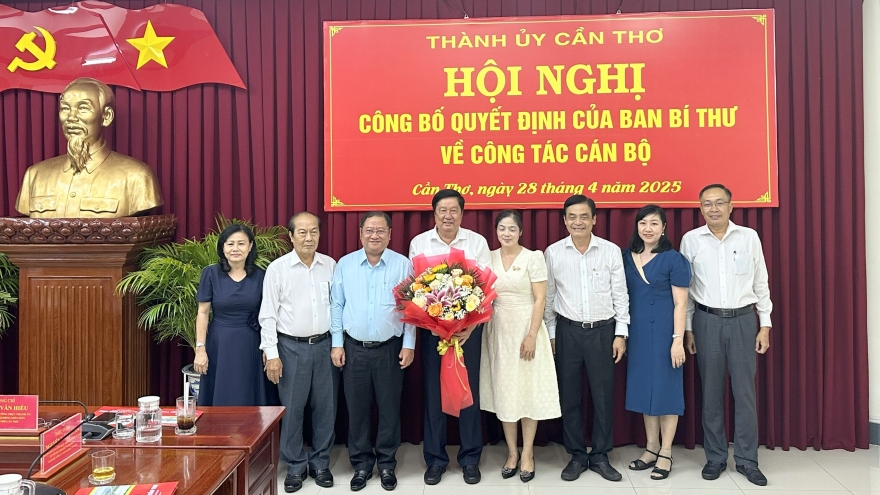 Cần Thơ công bố quyết định Ban Bí thư về công tác cán bộ
