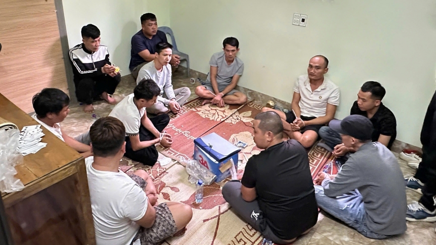 Triệt phá sới bạc dưới hình thức chơi “lốc”, “ba cây”, thu giữ gần 70 triệu đồng