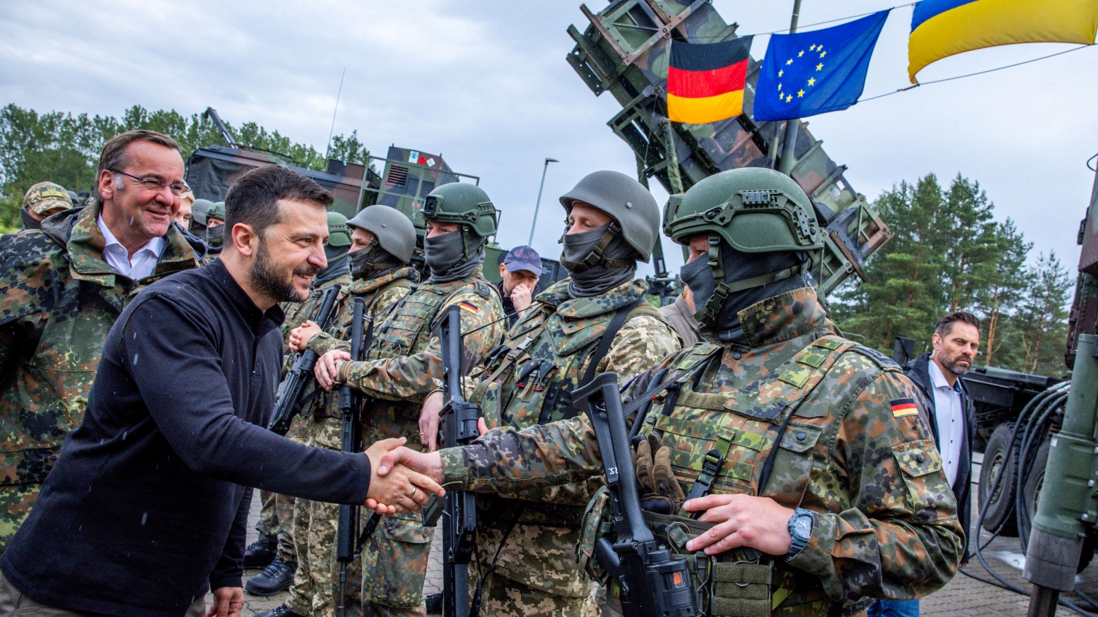 Quân đội châu Âu có thể được triển khai tới Ukraine theo đề xuất của ông Trump?