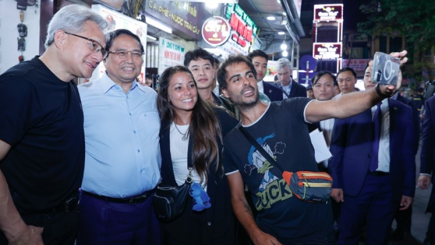 Foreign billionaires, celebrities considered for special visa incentives