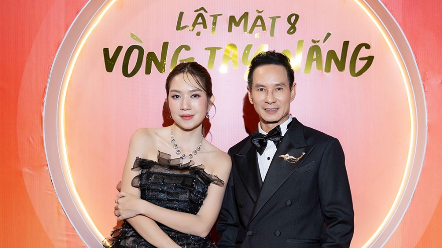 Khán giả khóc sưng mắt khi xem “Lật mặt 8: Vòng tay nắng” của Lý Hải