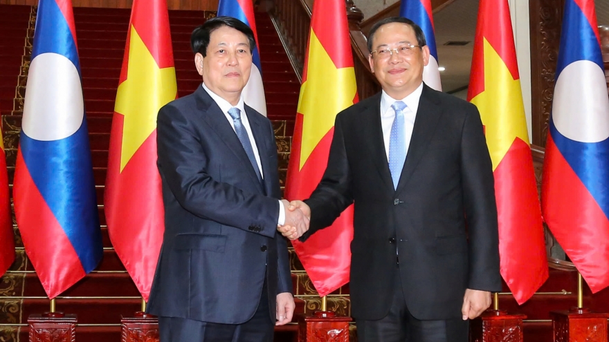 Chủ tịch nước Lương Cường hội kiến Thủ tướng Lào Sonexay Siphandone
