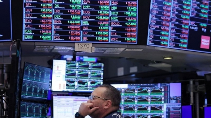 Dow Jones 'bốc hơi' thêm 2.200 điểm sau thuế quan lịch sử của ông Trump
