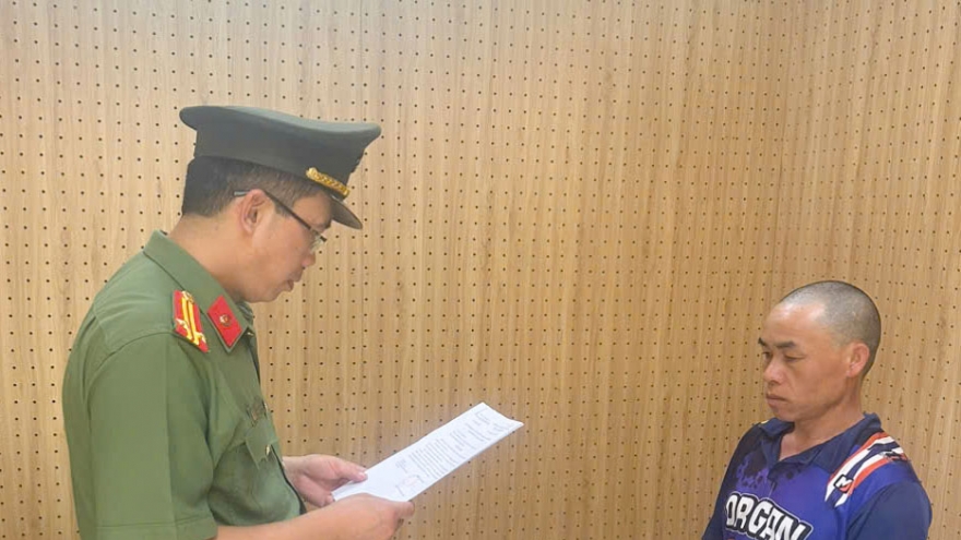 Tạm giam đối tượng “Tổ chức cho người khác xuất cảnh, nhập cảnh trái phép"