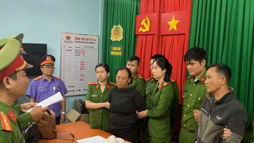 Bắt tạm giam hai đối tượng làm giả giấy phép lái xe