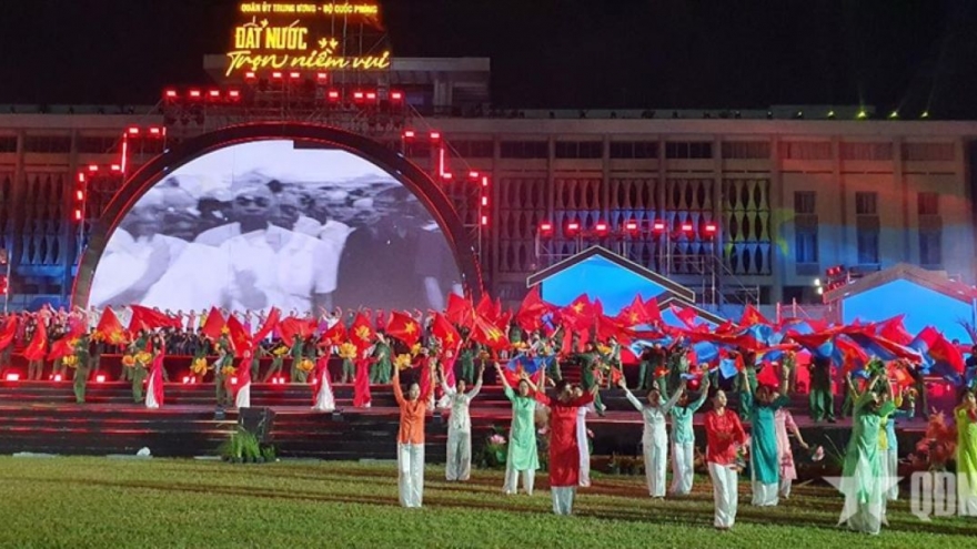 Chương trình nghệ thuật “Đất nước trọn niềm vui” tái hiện Đại thắng mùa Xuân 1975