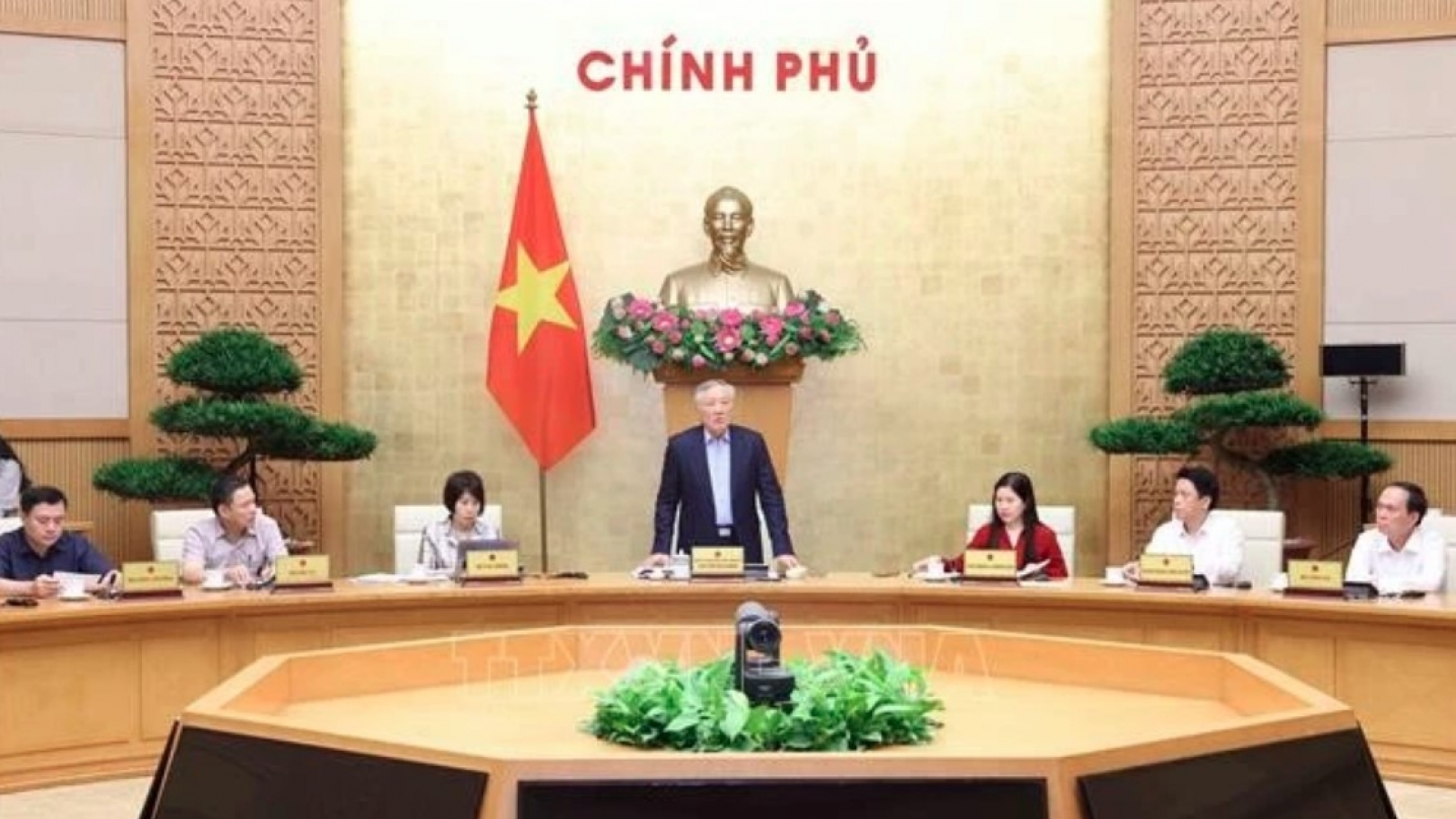 Deputy PM pledges to assist firms to expand investment in int’l financial centres