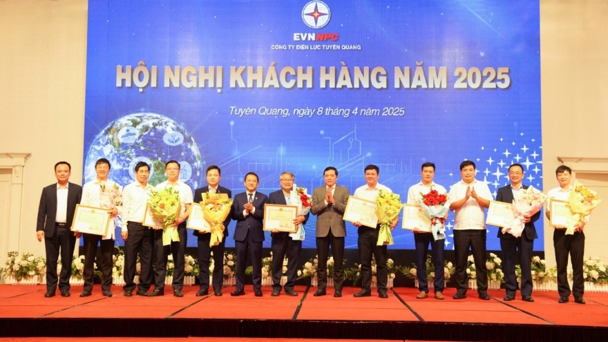 Thắp sáng niềm tin - EVNNPC tổ chức Hội nghị khách hàng 2025 trên toàn miền Bắc