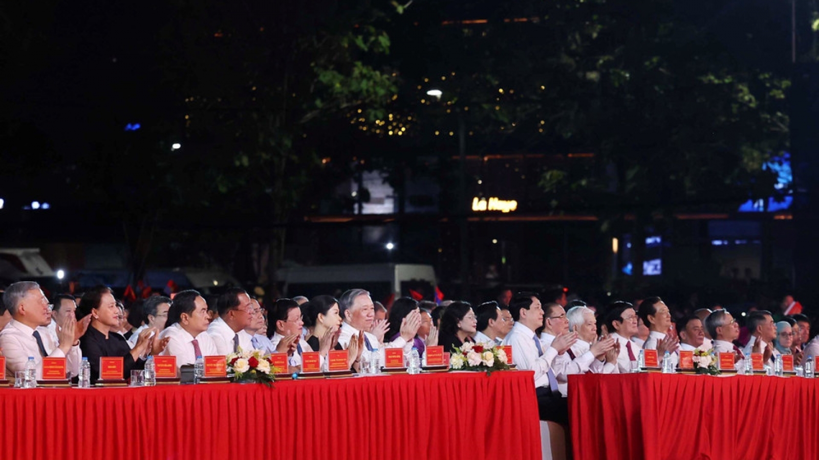 Lãnh đạo Đảng, Nhà nước dự Chương trình nghệ thuật đặc biệt "Mùa Xuân thống nhất"