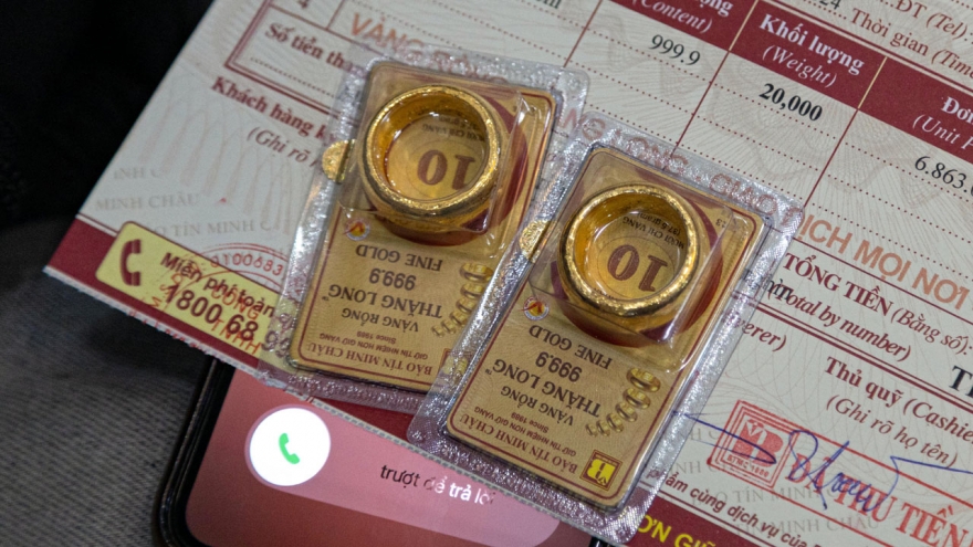 Giá vàng hôm nay 11/4: Giá vàng trong nước giảm 300.000 đồng/lượng