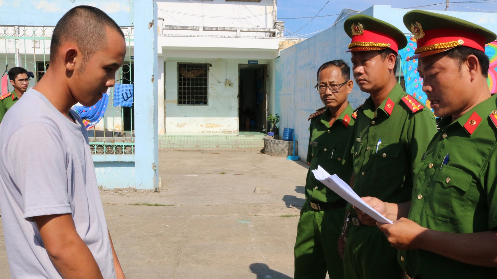 Khởi tố, bắt tạm giam 5 đối tượng đánh bạc tại cơ sở cai nghiện ma túy