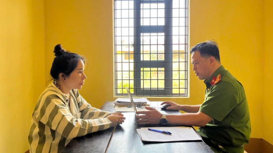 Núp bóng hội nhóm kín về massage giải trí để môi giới mại dâm, 6 “má mì” bị khởi tố