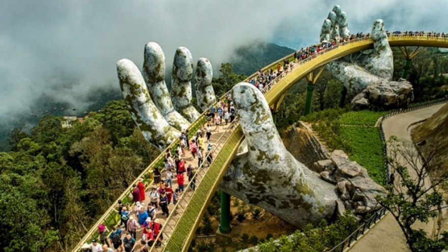 Du lịch “lập đỉnh”, chớ vội mừng