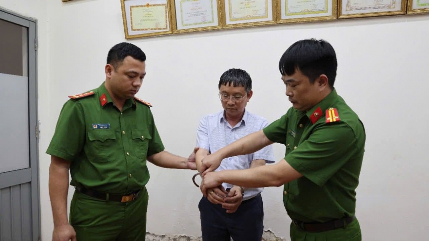 Bắt Phó Giám đốc Trung tâm kiểm định khu vực II làm "khống" giấy kiểm định