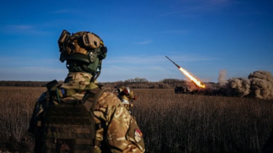 “Cây gậy và củ cà rốt” giúp ông Trump chốt hạ ván cờ cân não với Nga và Ukraine?