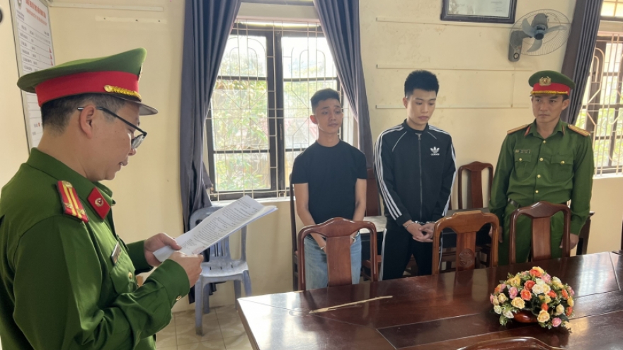 Khởi tố, bắt 2 thanh niên đánh người ở quán nhậu nhập viện cấp cứu