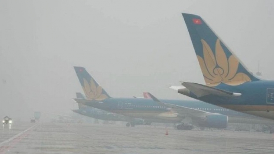 Thunderstorms disrupt flights at Noi Bai Airport, causing diversions and delays