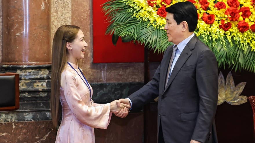 Sao Việt 17/4: Hòa Minzy hạnh phúc vì được tôn vinh trong "Việc tử tế"