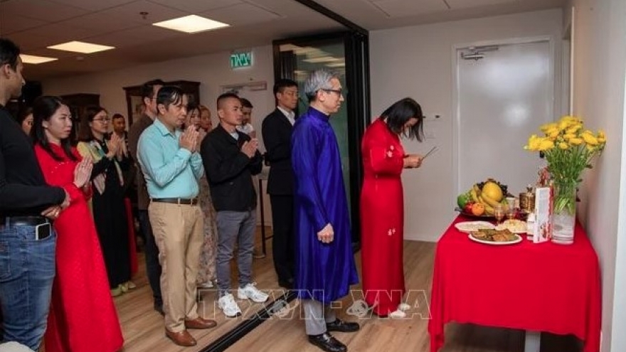 Vietnamese worldwide honour Hung Kings with pride and unity