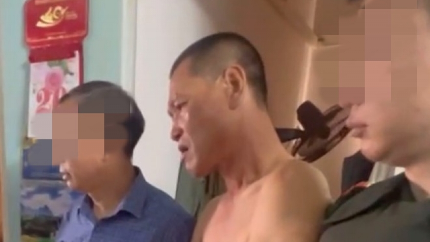 Dùng dao đâm người rồi cố thủ trong chung cư ở Hà Nội