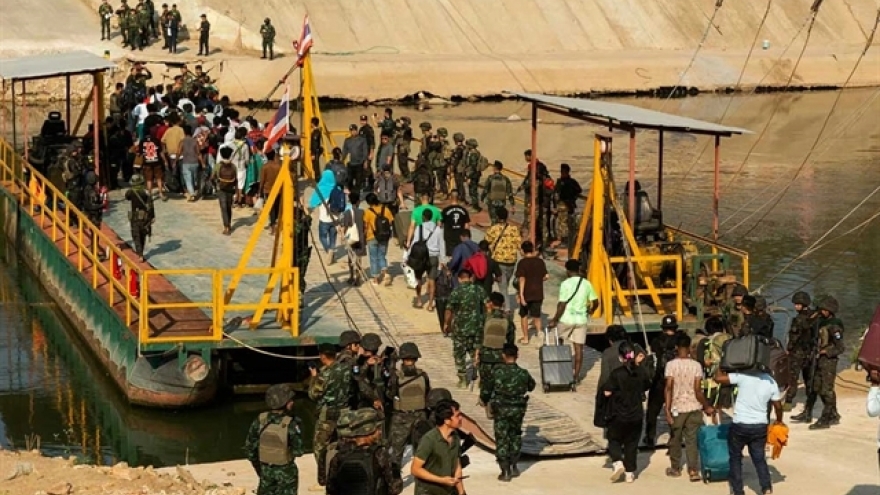 Vietnam repatriates 221 citizens detained in Myanmar for immigration violations