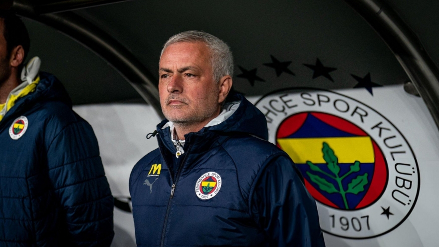 “Người đặc biệt” Jose Mourinho đối diện án phạt nặng vì véo mũi đối thủ