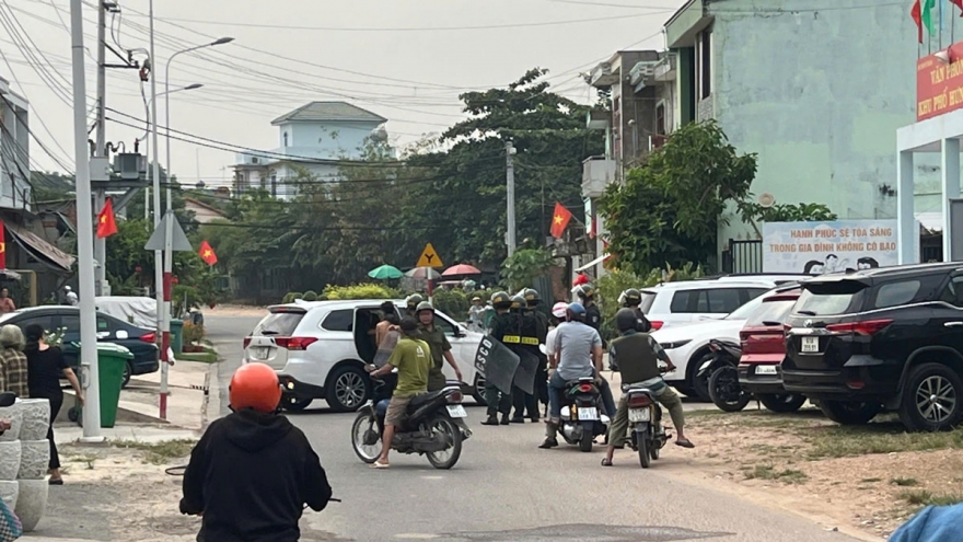 Giải cứu đôi nam nữ ở Bình Dương bị người đàn ông cầm súng khống chế