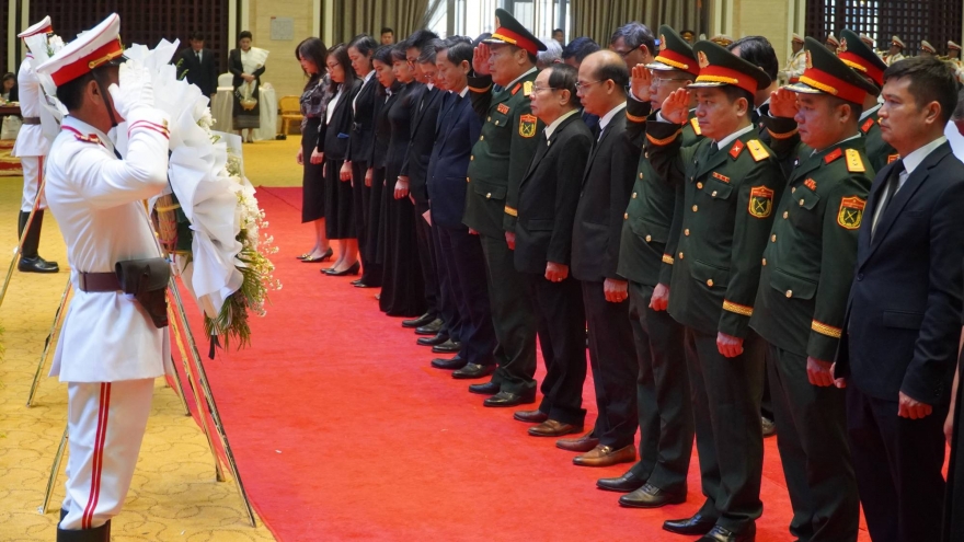 Đại sứ Việt Nam tại Lào viếng Chủ tịch Khamtay Siphandone
