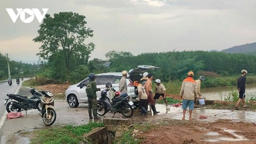 Lightning strike kills one, injures six in Central Highlands