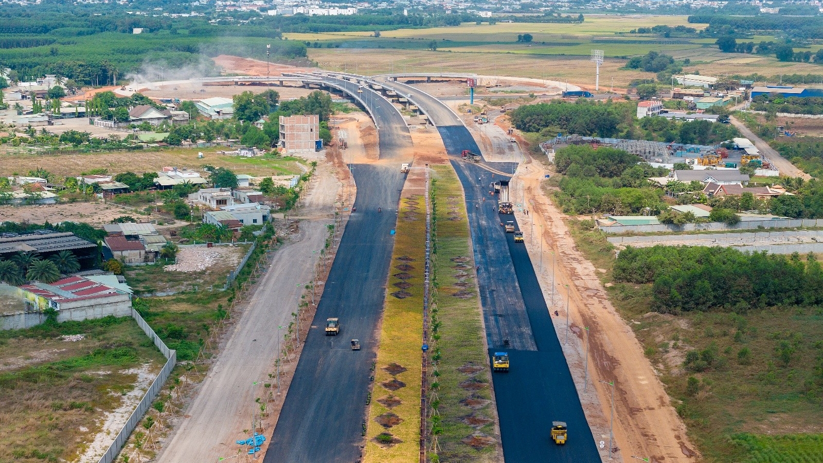 Hoàn thiện kết nối cao tốc, bảo đảm giao thông thông suốt đến sân bay Long Thành