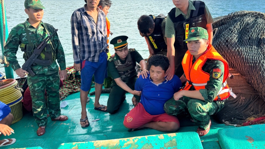 Biên phòng và công an phối hợp bắt giữ nghi phạm giết người trên tàu cá