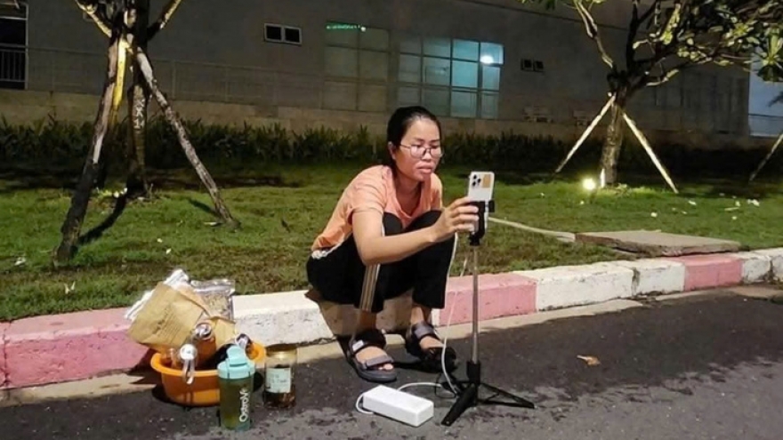 Người tố mẹ Bắp ăn chặn tiền từ thiện: "Hãy để công an vào cuộc"