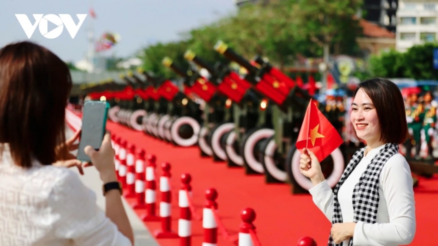 HCM City streets glow with decorations ahead of reunification anniversary