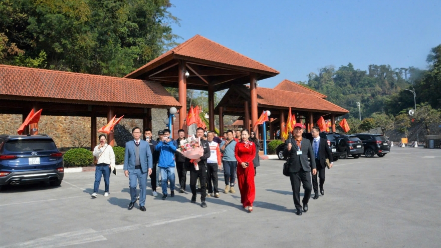 Vietnam and China launch border pass tourism programme