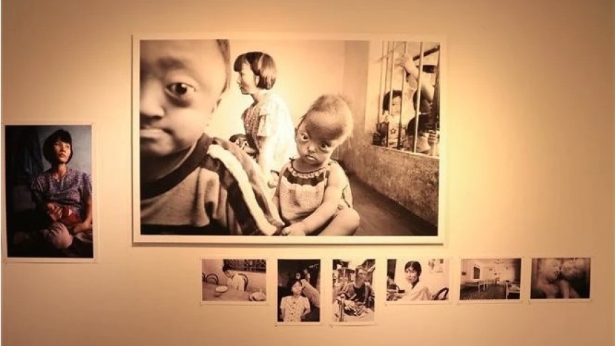 Swiss photographer shows deep empathy for AO victims