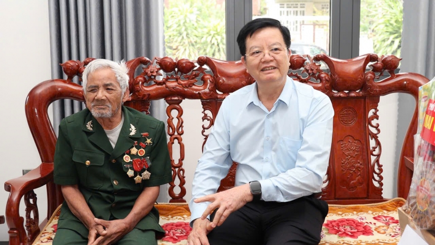 Phó Thủ tướng Mai Văn Chính thăm, tặng quà người có công tại miền núi Khánh Hòa