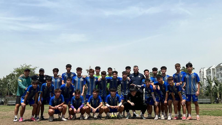 Rời U17 Việt Nam, HLV Roland hướng đến chức vô địch tiếp theo