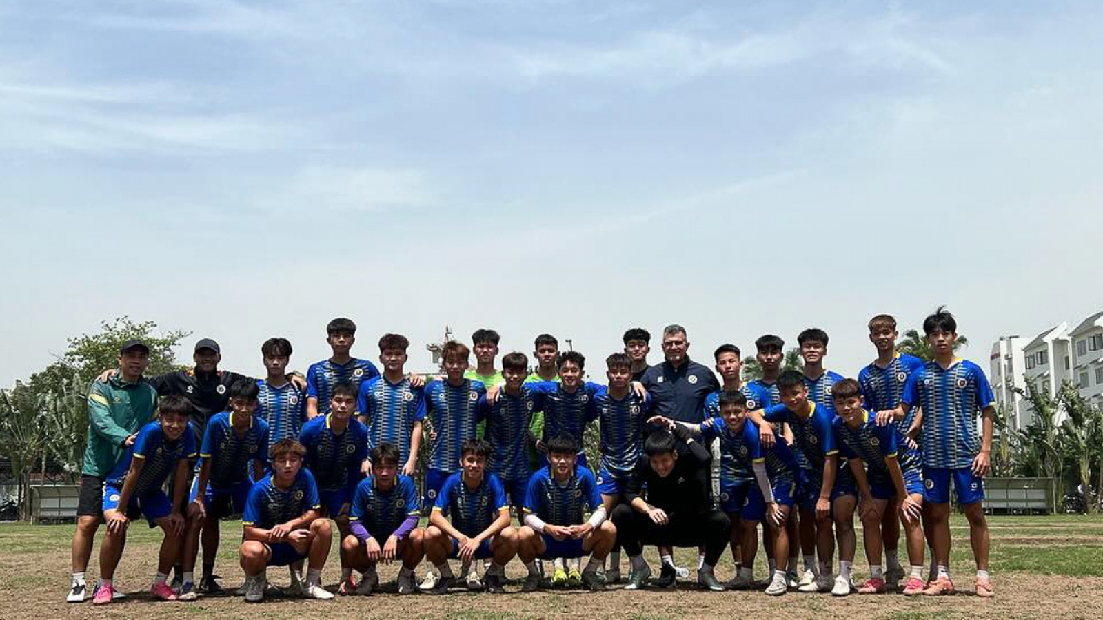 Rời U17 Việt Nam, HLV Roland hướng đến chức vô địch tiếp theo