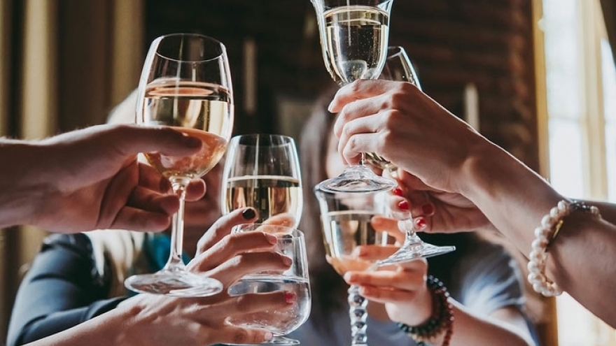 Mẹo uống rượu bia không gây hại sức khỏe