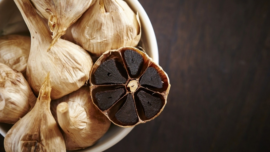 Được ví như "thần dược" cho sức khỏe, tỏi đen lại "đại kỵ" với những người này