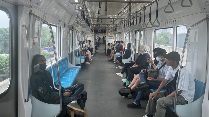 Singapore phát phiếu sử dụng phương tiện công cộng cho người thu nhập thấp