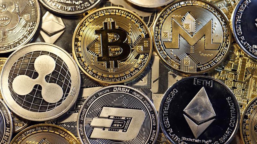 Bitcoin bị bán tháo: Dân chơi tiền kỹ thuật số hoảng sợ vì giá giảm