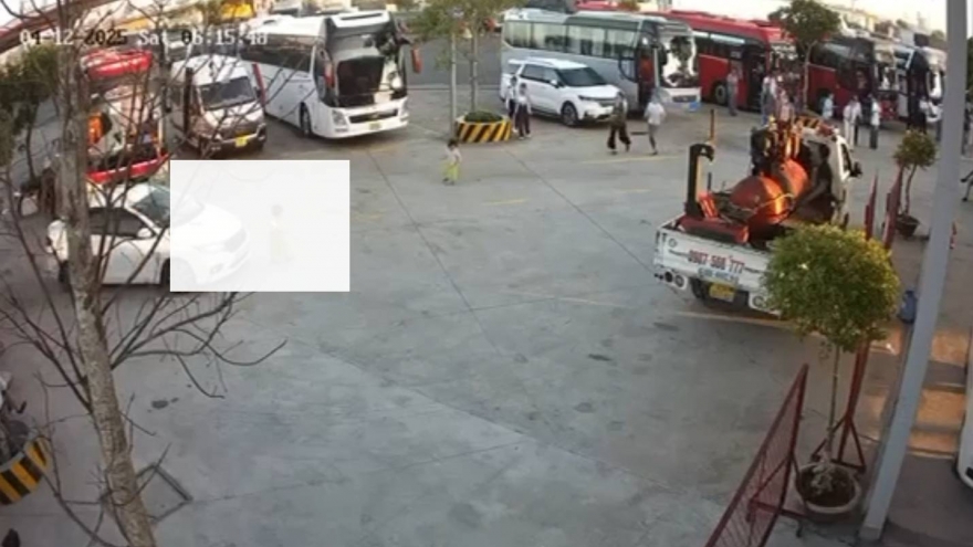 Thương tâm vụ bé gái bị ô tô tông tại Trạm dừng chân cao tốc TPHCM - Trung Lương