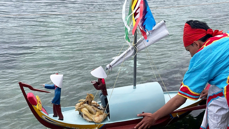 Linh thiêng Lễ Khao lề thế lính Hoàng Sa