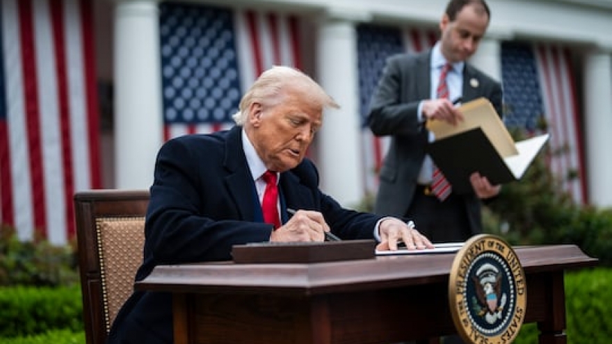 Đằng sau công thức tính thuế gây “bão” toàn cầu của Tổng thống Trump
