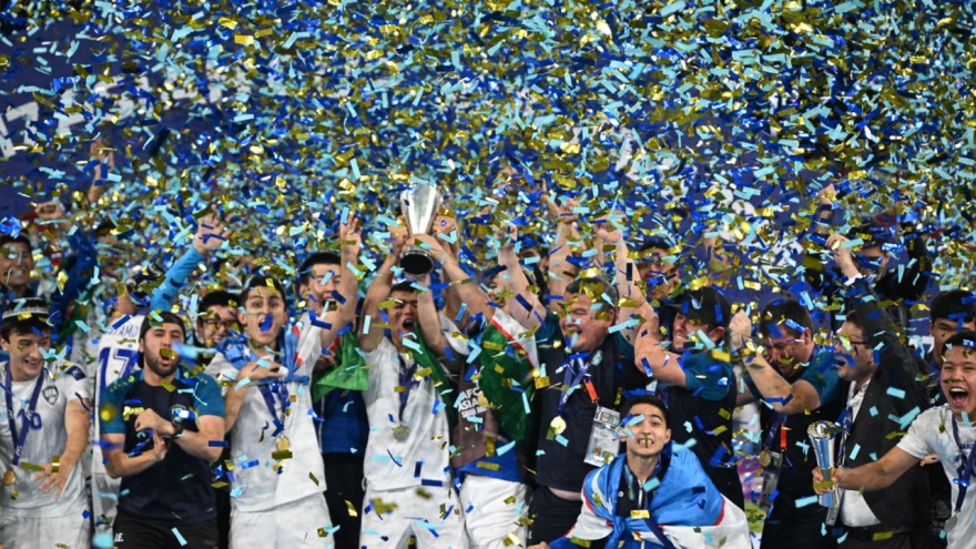 Nhận 2 thẻ đỏ, U17 Uzbekistan vẫn chiến thắng để vô địch U17 châu Á